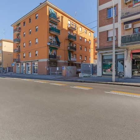 San Donato Fiere Essential Apartment W/Parking Bologna Kültér fotó
