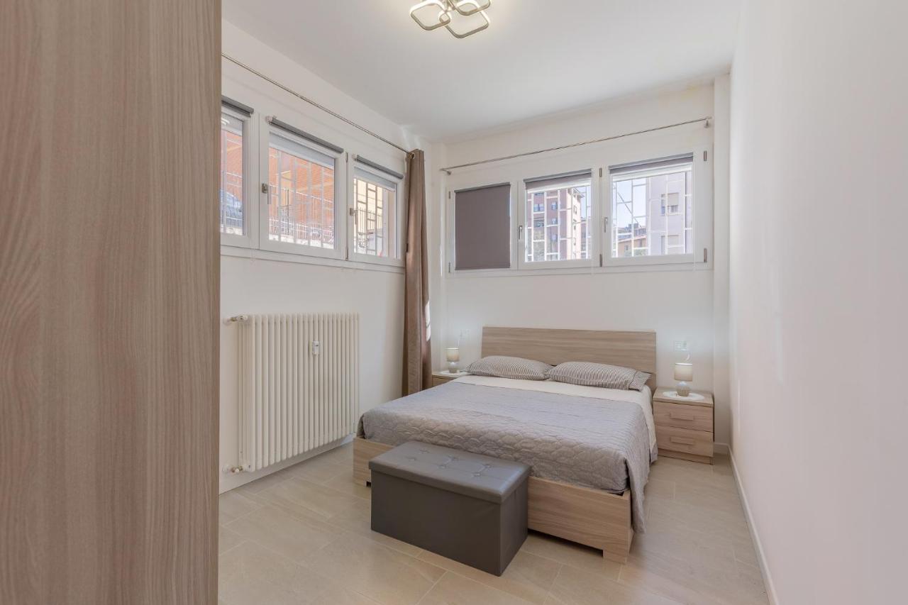 San Donato Fiere Essential Apartment W/Parking Bologna Kültér fotó